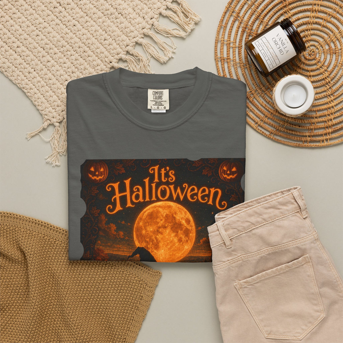 It's Halloween Vintage Moonlit Cat Halloween T-Shirt